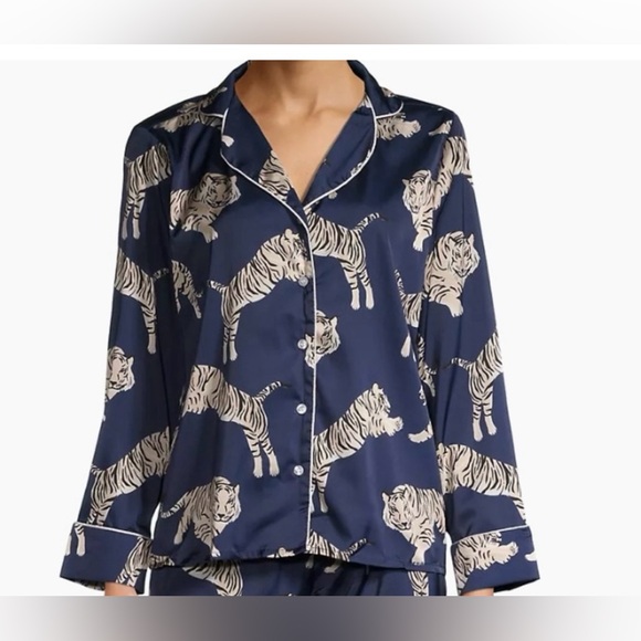Averie Lion print pajama long sleeve button up top (Top only) size M color Blue - Picture 3 of 12